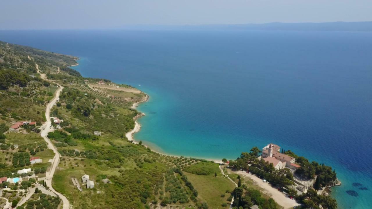 Apartments Sara Бол Экстерьер фото