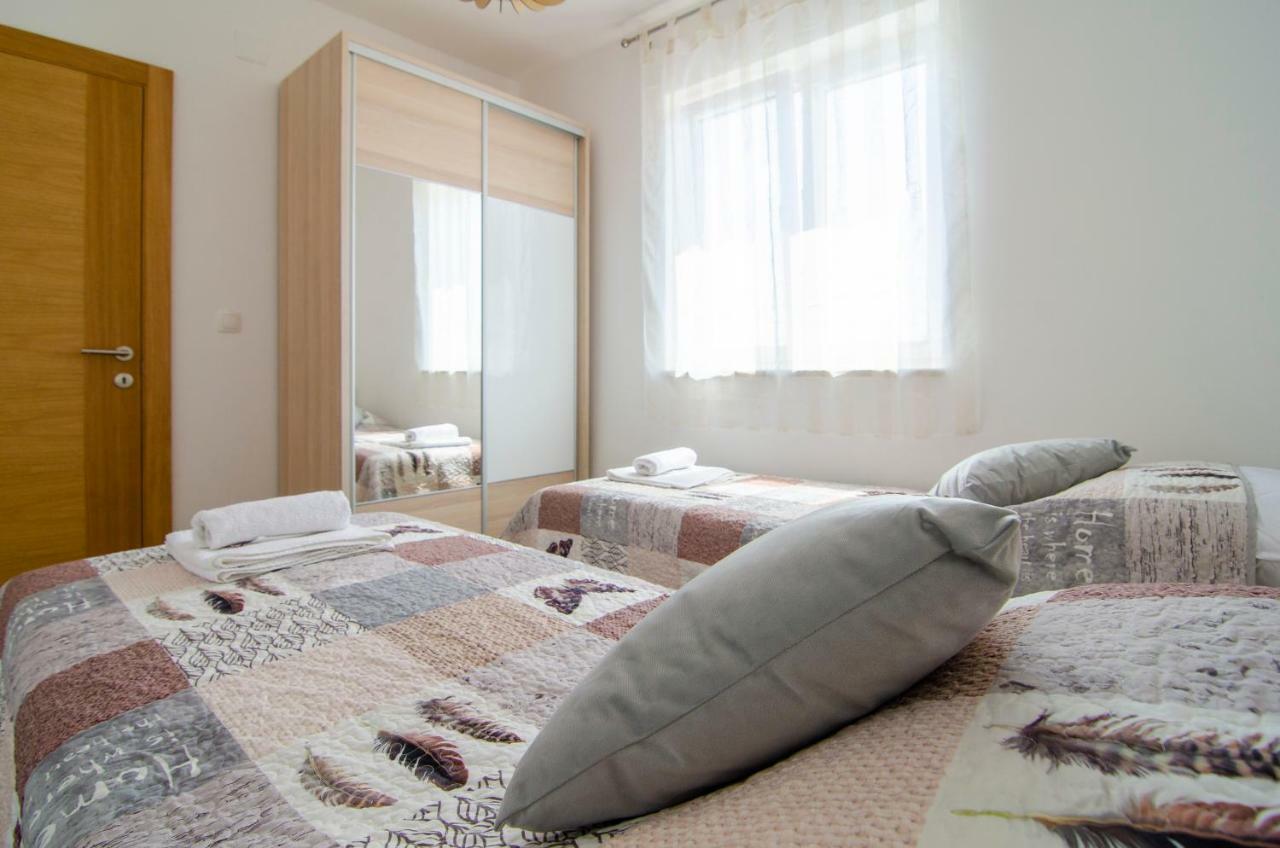Apartments Sara Бол Экстерьер фото