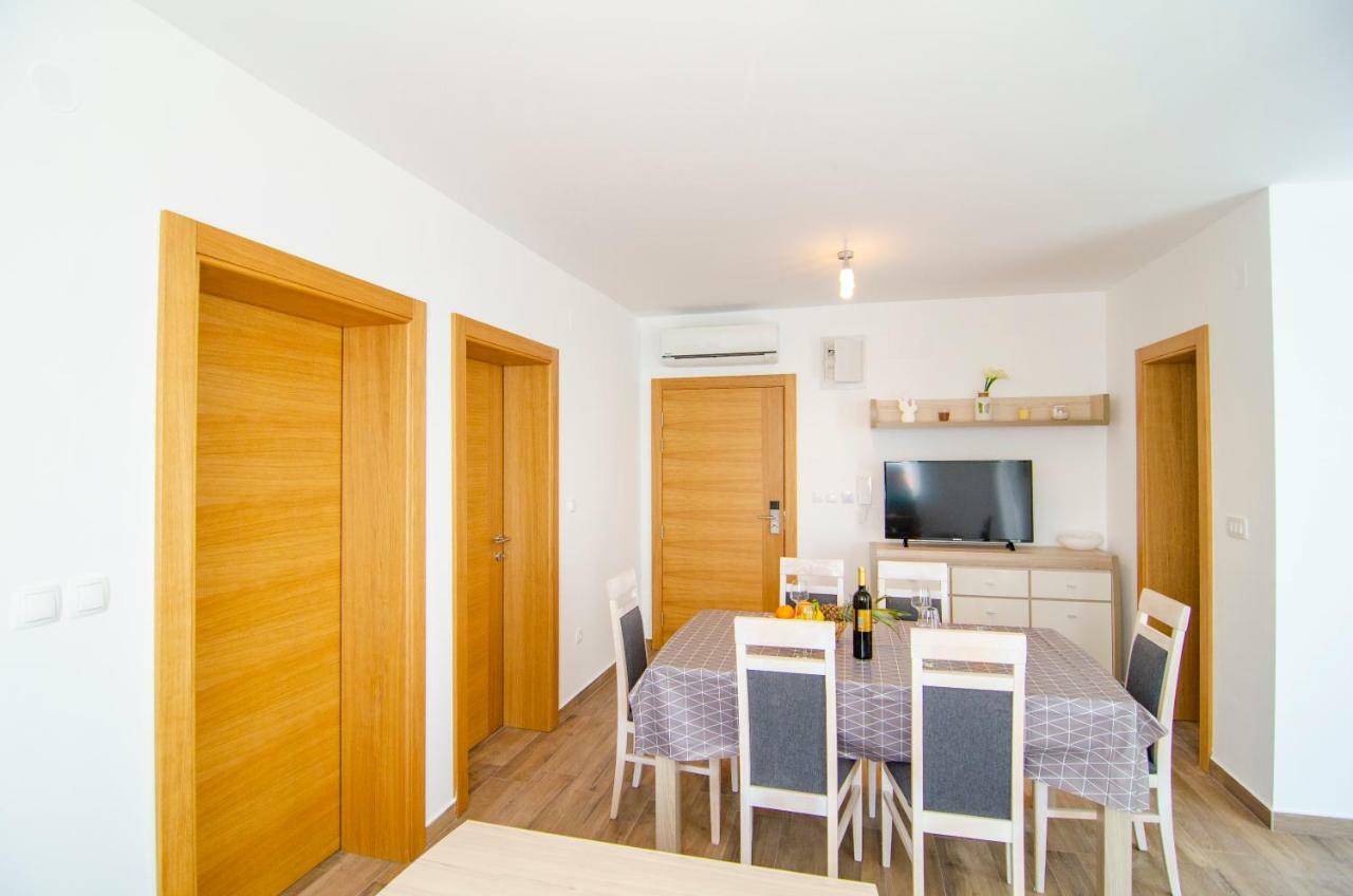 Apartments Sara Бол Экстерьер фото