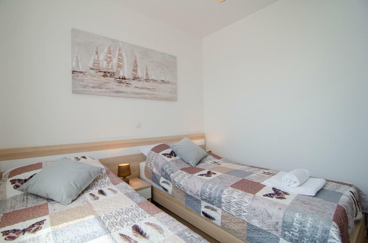 Apartments Sara Бол Экстерьер фото