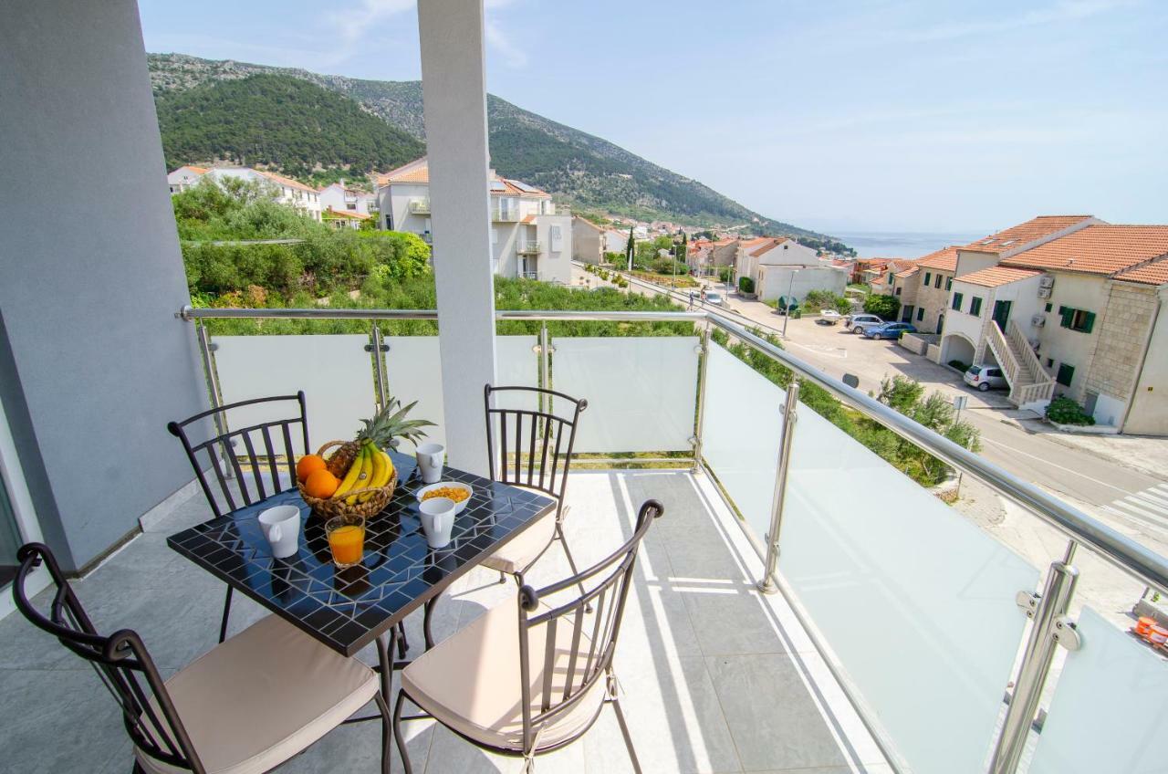 Apartments Sara Бол Экстерьер фото