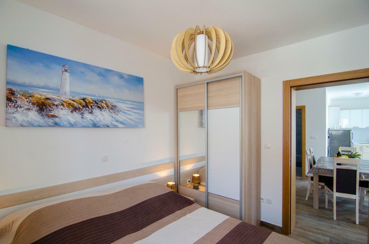 Apartments Sara Бол Экстерьер фото