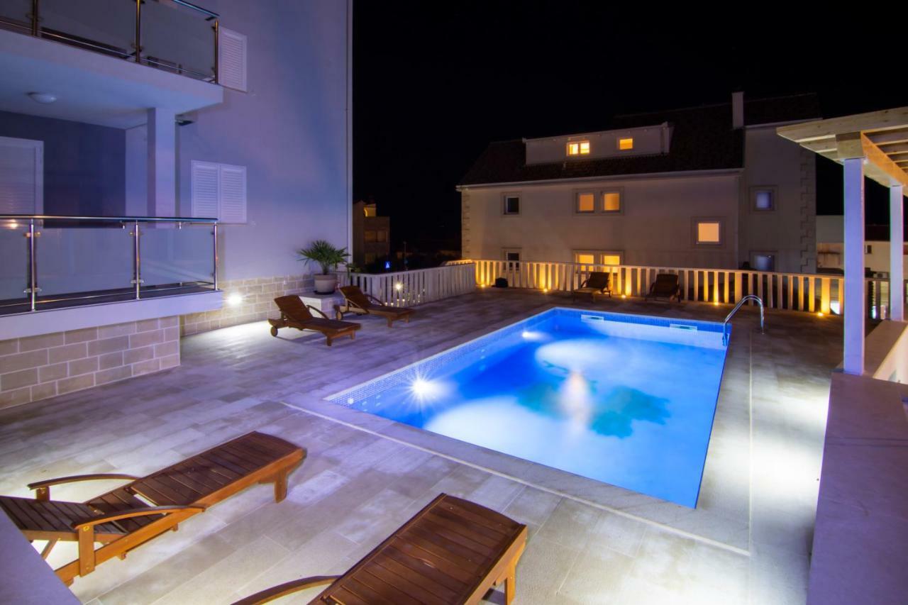 Apartments Sara Бол Экстерьер фото