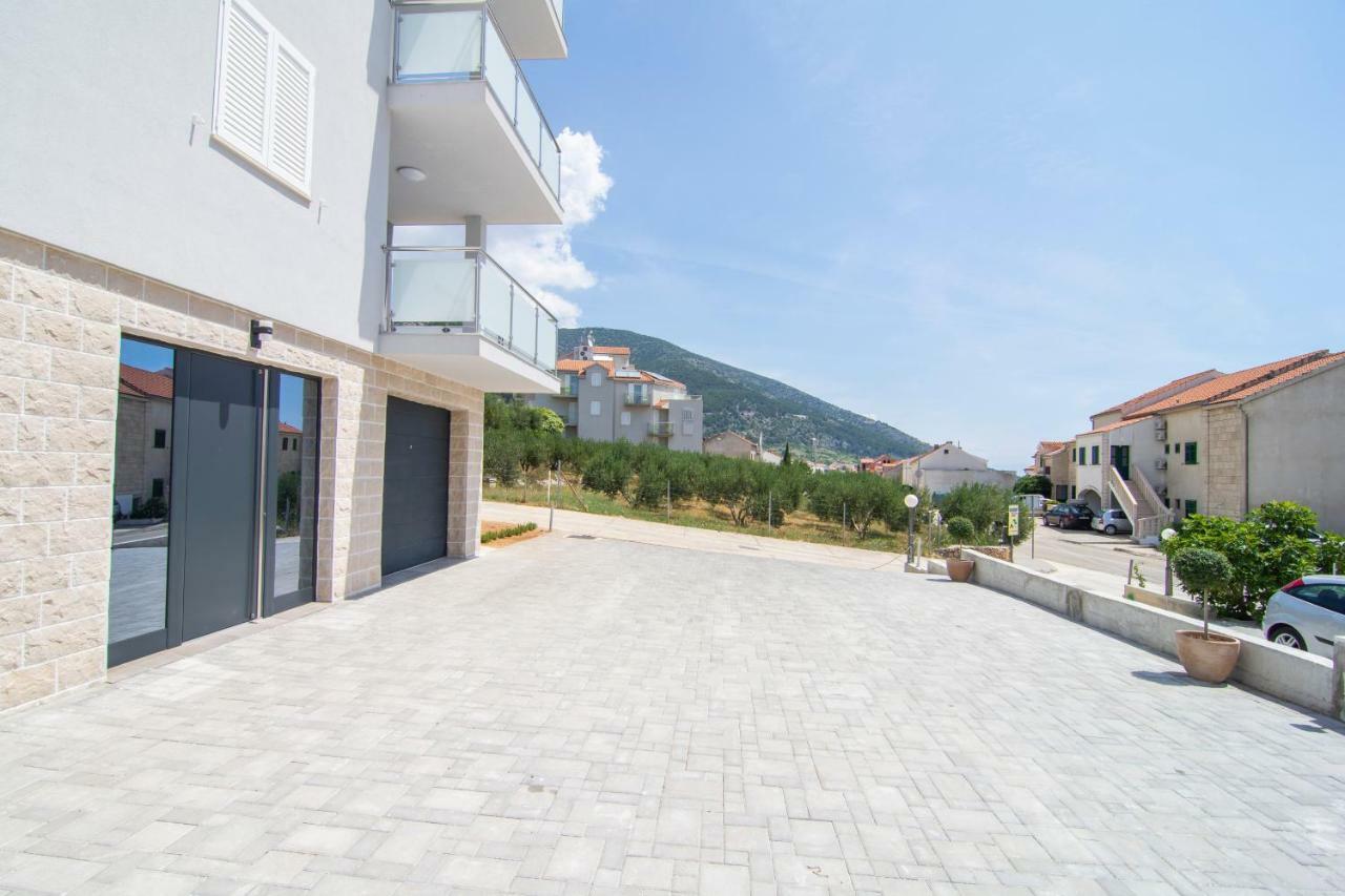 Apartments Sara Бол Экстерьер фото