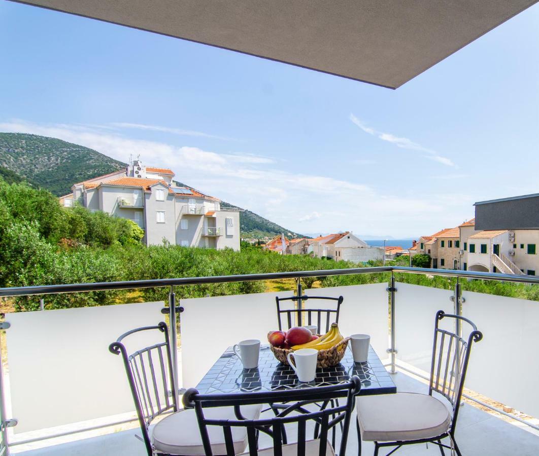 Apartments Sara Бол Экстерьер фото