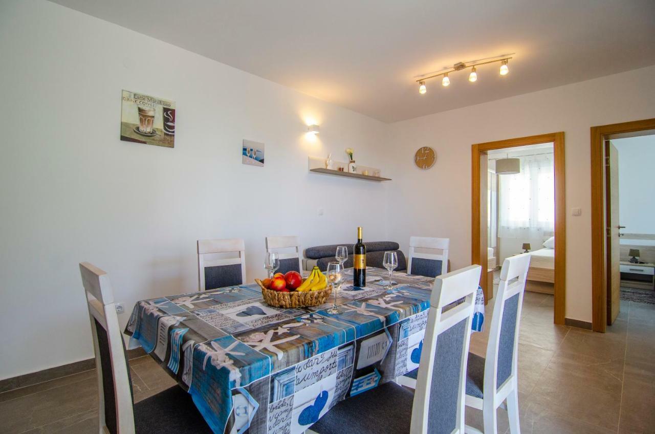 Apartments Sara Бол Экстерьер фото