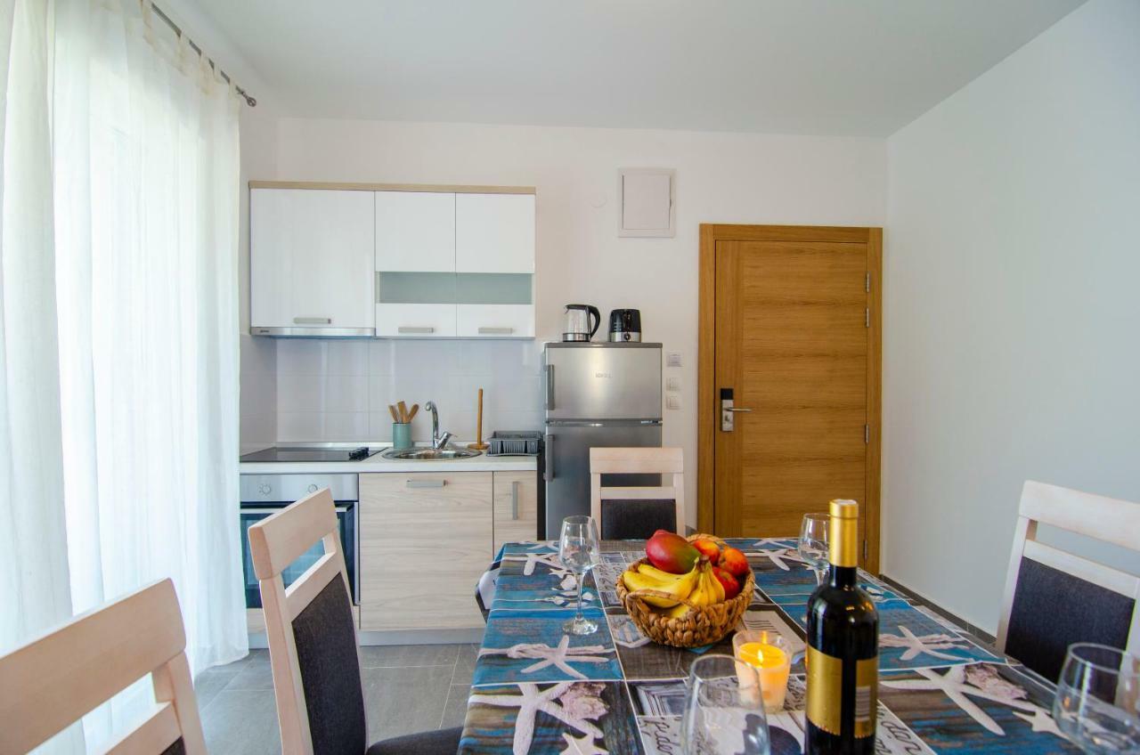 Apartments Sara Бол Экстерьер фото