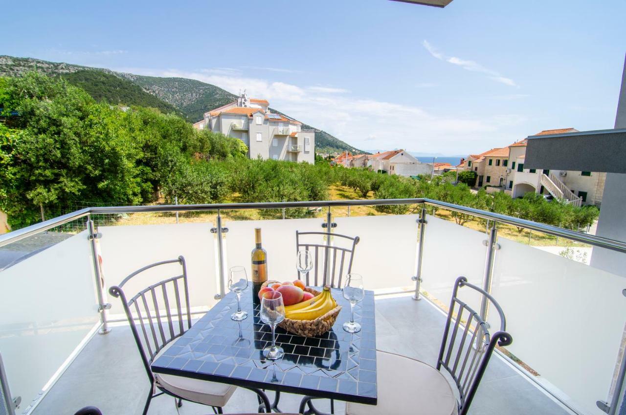 Apartments Sara Бол Экстерьер фото