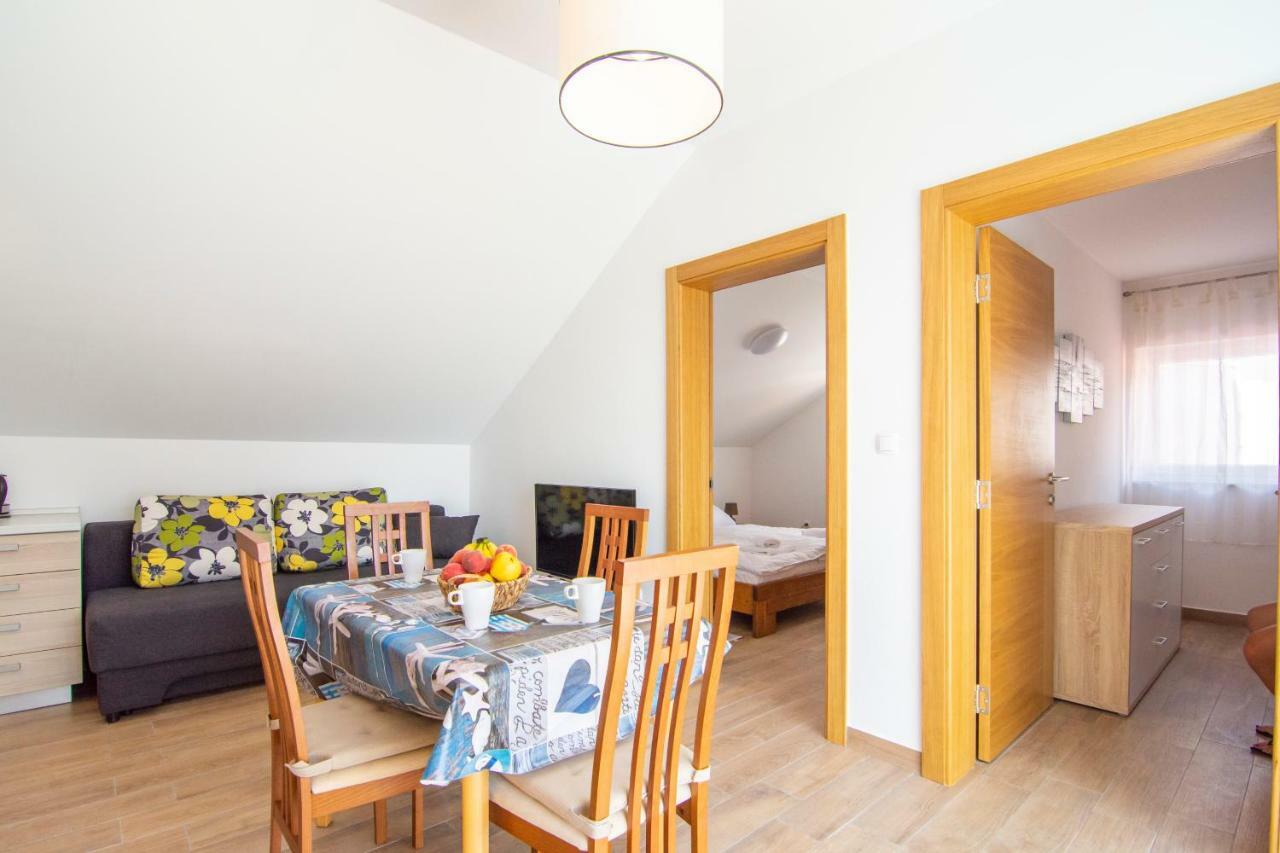 Apartments Sara Бол Экстерьер фото