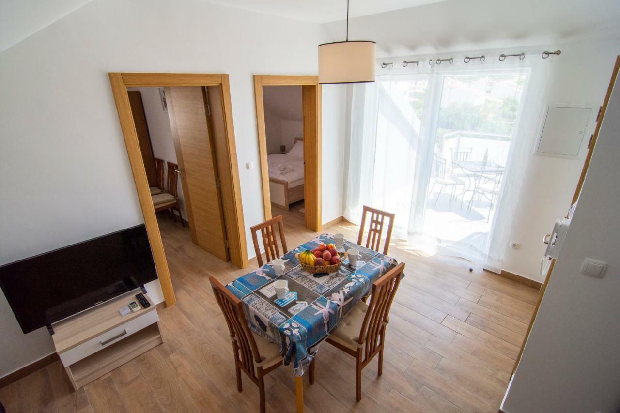 Apartments Sara Бол Экстерьер фото