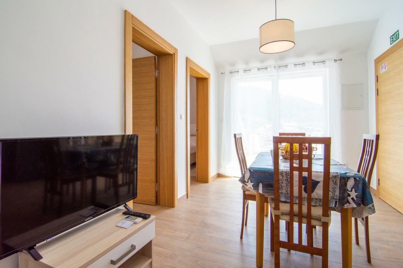 Apartments Sara Бол Экстерьер фото