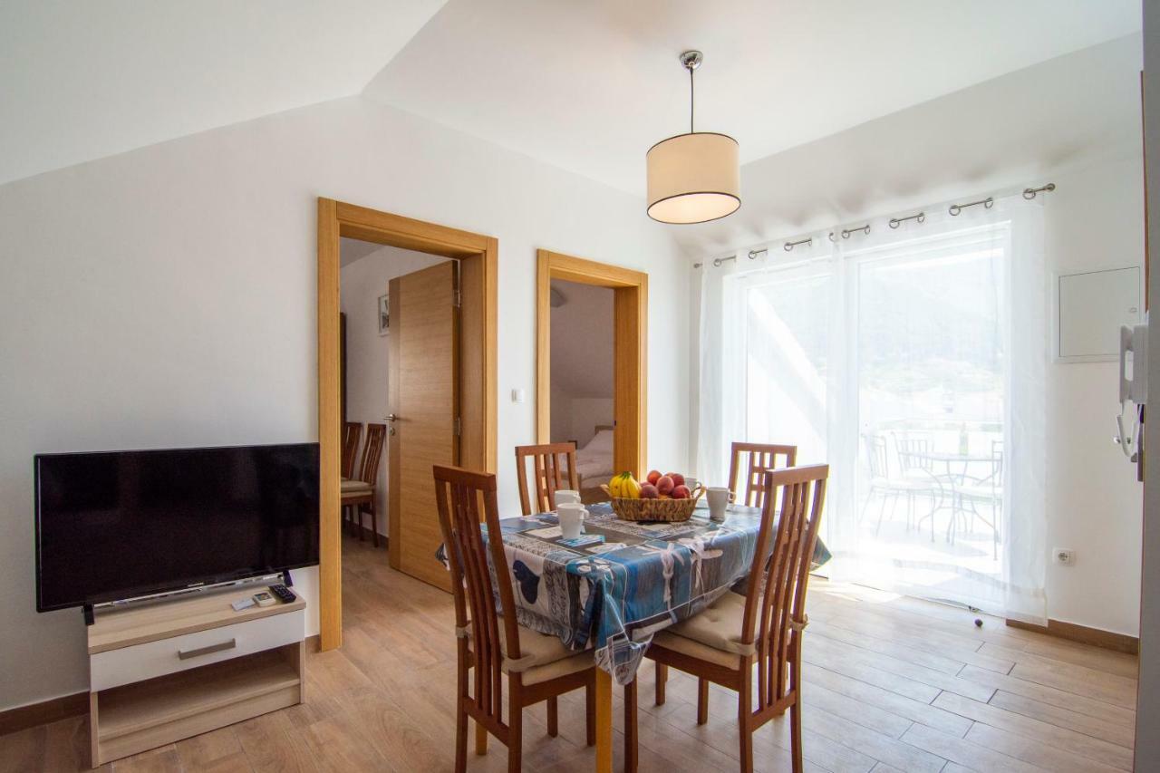 Apartments Sara Бол Экстерьер фото